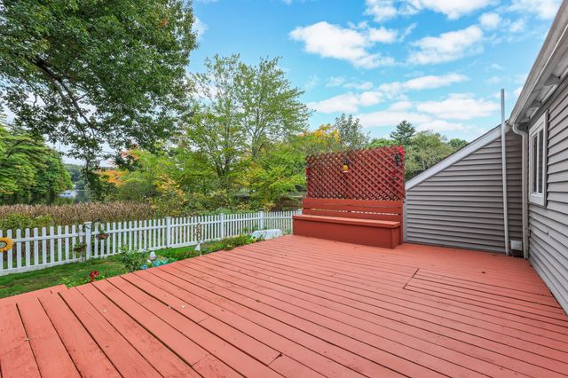 43 Mashapaug Rd, Holland, MA 01521