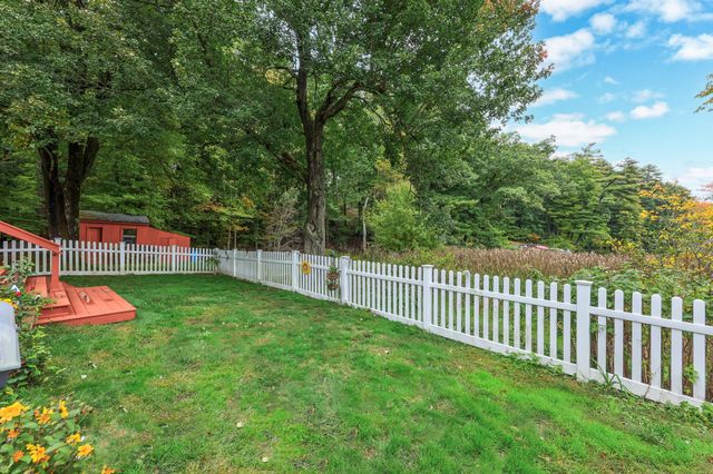 43 Mashapaug Rd, Holland, MA 01521