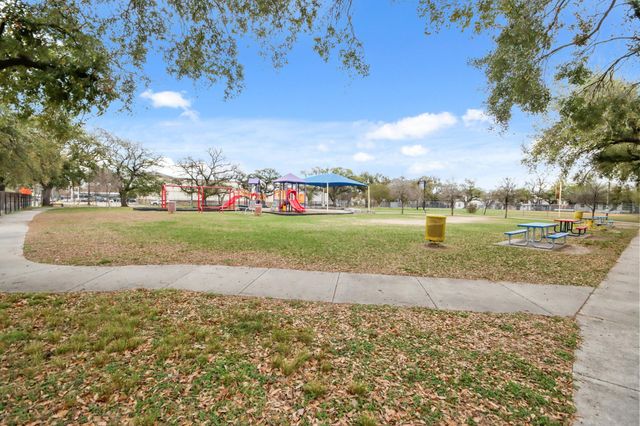 2405 Freeman Street, Houston, TX 77009