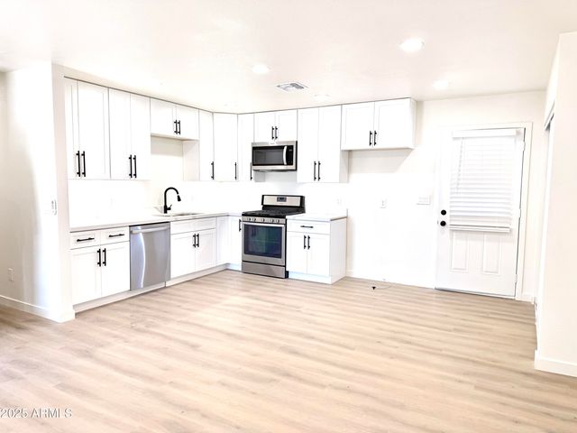 8042 S 25TH Street, Phoenix, AZ 85042