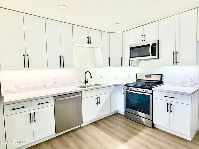 8042 S 25TH Street, Phoenix, AZ 85042