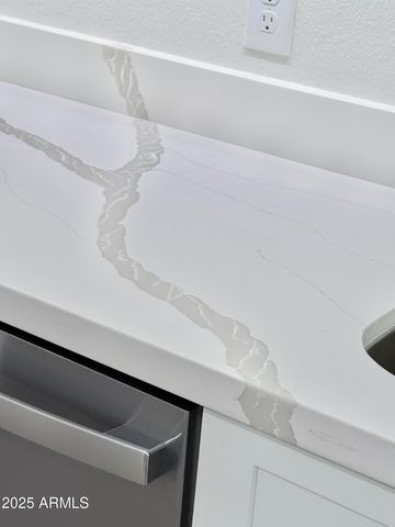 8042 S 25TH Street, Phoenix, AZ 85042