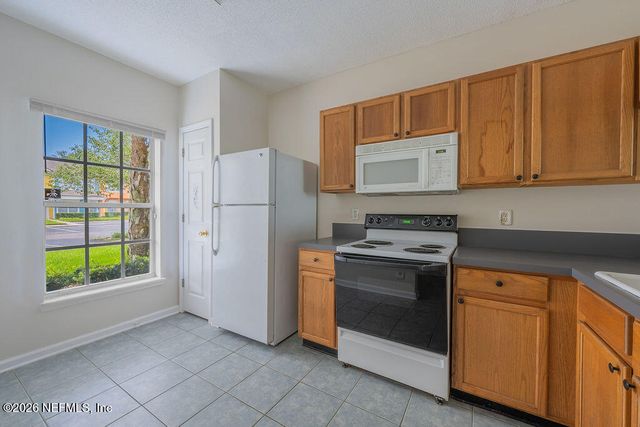 12311 KENSINGTON LAKES Drive 301, Jacksonville, FL 32246