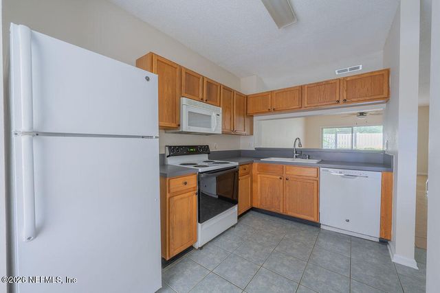 12311 KENSINGTON LAKES Drive 301, Jacksonville, FL 32246