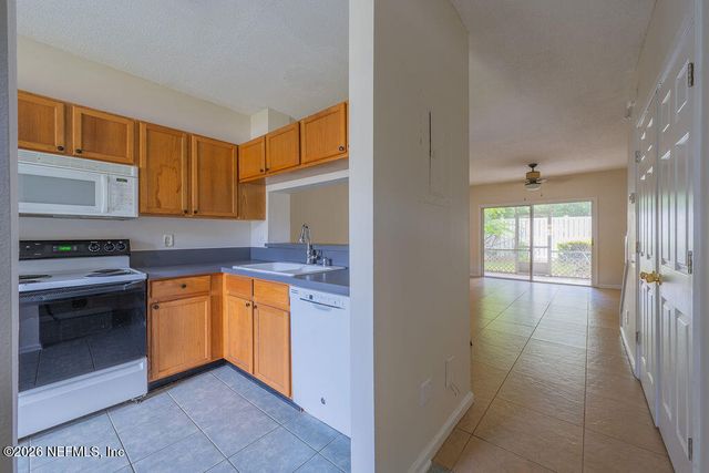 12311 KENSINGTON LAKES Drive 301, Jacksonville, FL 32246