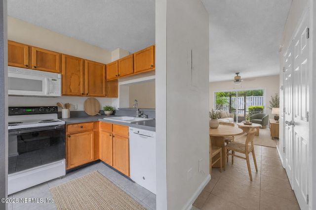 12311 KENSINGTON LAKES Drive 301, Jacksonville, FL 32246