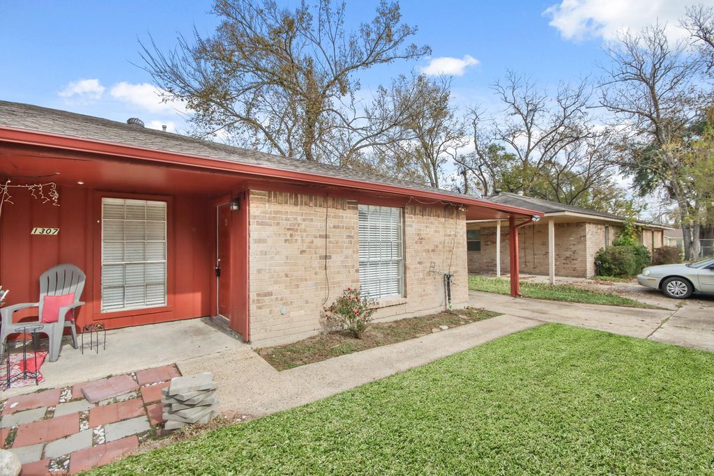 1307 Ken Street B, Humble, TX 77338