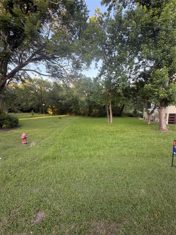 715 Bridgeview Drive, Onalaska, TX 77360