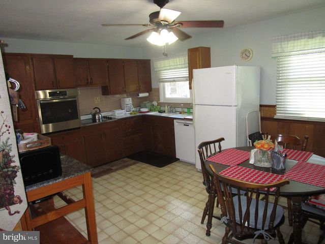 109 WOODLAND AVE, Schwenksville, PA 19473