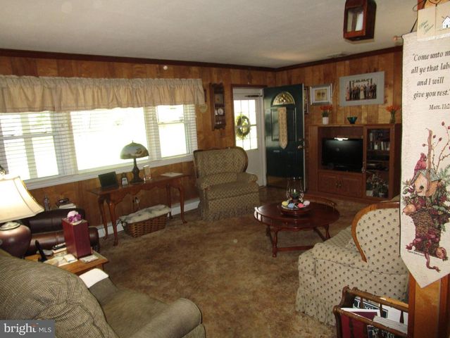 109 WOODLAND AVE, Schwenksville, PA 19473