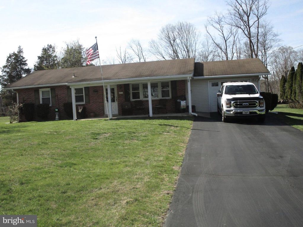 109 WOODLAND AVE, Schwenksville, PA 19473