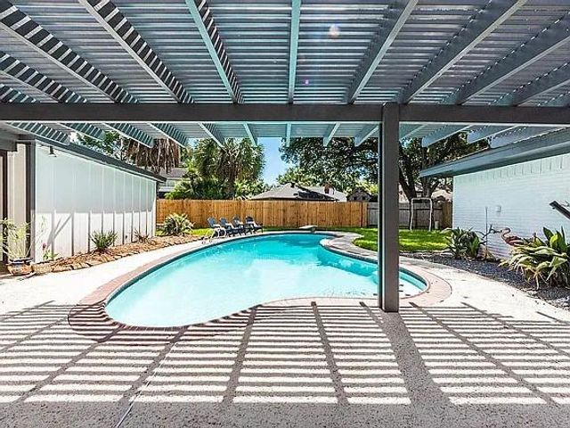 3610 Lonniewood Drive, Houston, TX 77059