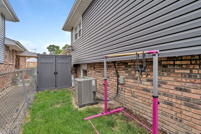 17608 Community Street, Lansing, IL 60438