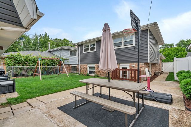 17608 Community Street, Lansing, IL 60438