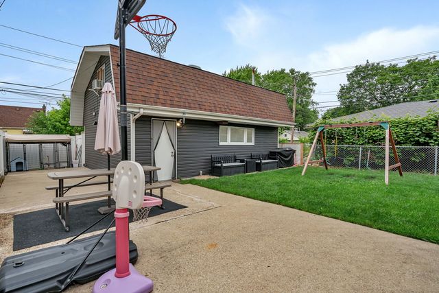 17608 Community Street, Lansing, IL 60438