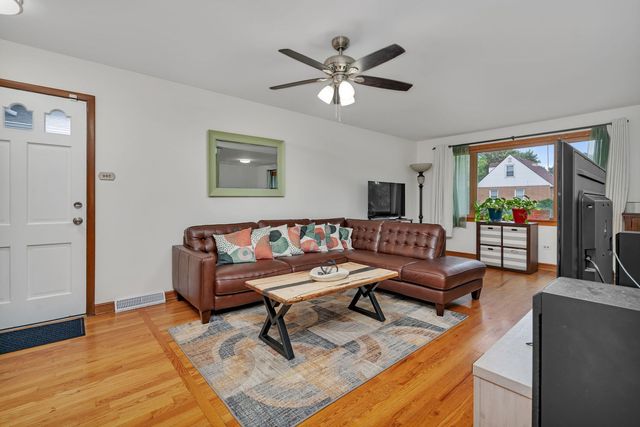 17608 Community Street, Lansing, IL 60438