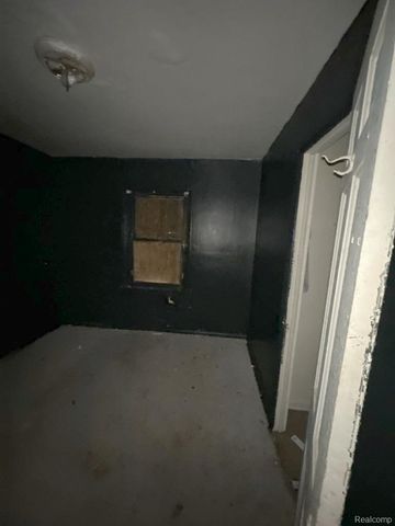 18443 Braile Street, Detroit, MI 48219