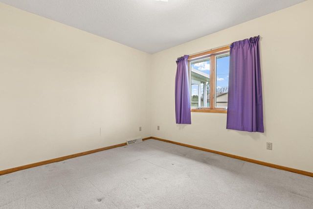 1008 Whispering Winds PLACE, Onalaska, WI 54650