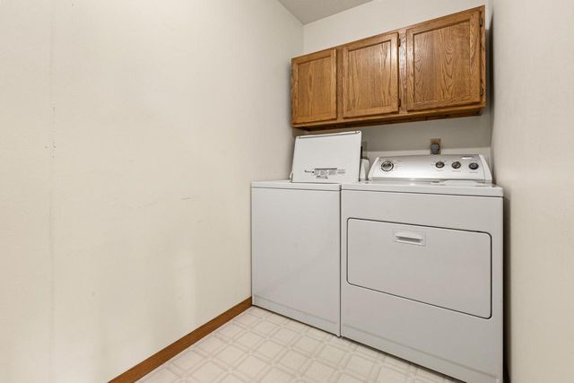 1008 Whispering Winds PLACE, Onalaska, WI 54650