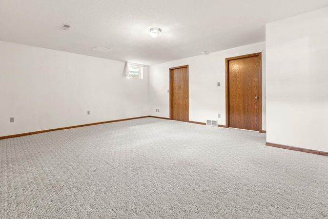 1008 Whispering Winds PLACE, Onalaska, WI 54650