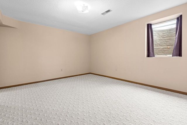 1008 Whispering Winds PLACE, Onalaska, WI 54650