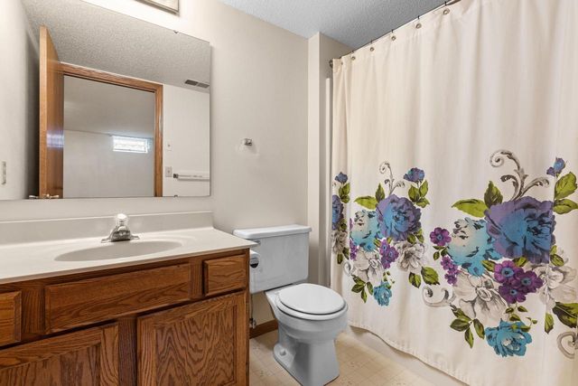 1008 Whispering Winds PLACE, Onalaska, WI 54650