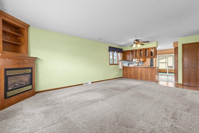 1008 Whispering Winds PLACE, Onalaska, WI 54650