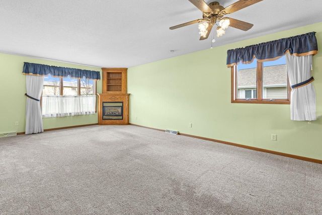 1008 Whispering Winds PLACE, Onalaska, WI 54650