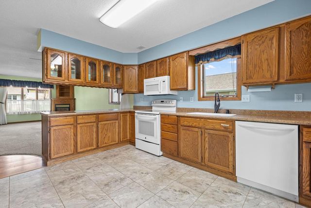 1008 Whispering Winds PLACE, Onalaska, WI 54650