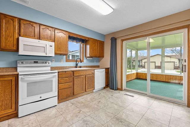 1008 Whispering Winds PLACE, Onalaska, WI 54650