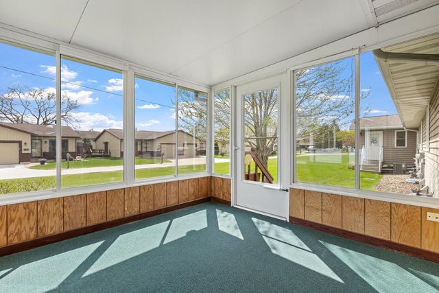 1008 Whispering Winds PLACE, Onalaska, WI 54650