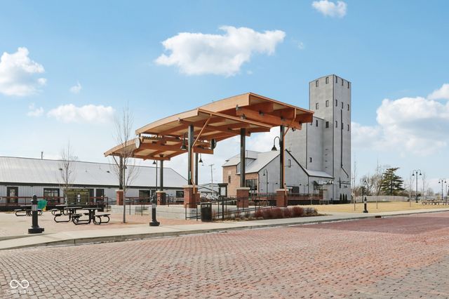 784 Streamside Drive, Greenfield, IN 46140