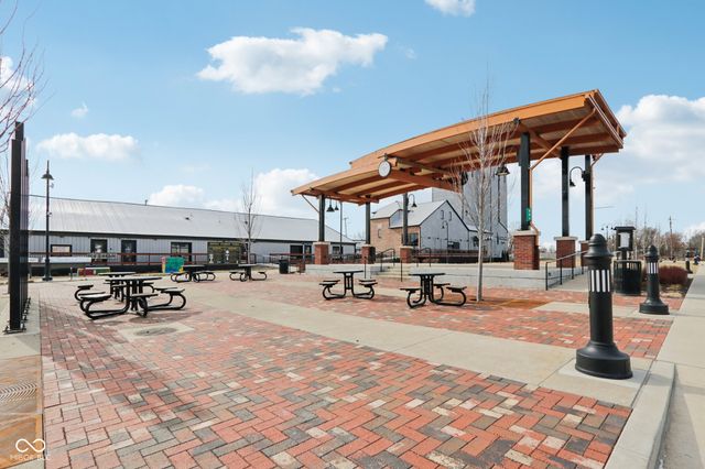 784 Streamside Drive, Greenfield, IN 46140