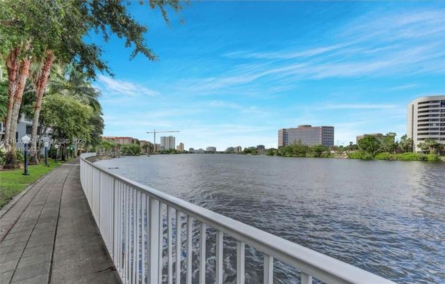 5077 NW 7th St 416, Miami, FL 33126