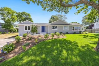50 Falmouth Heights Rd, Falmouth, MA 02540