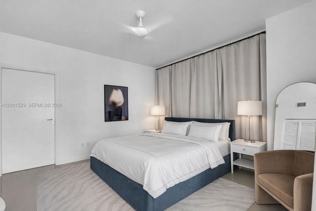 300 S Biscayne Blvd T-2416, Miami, FL 33131