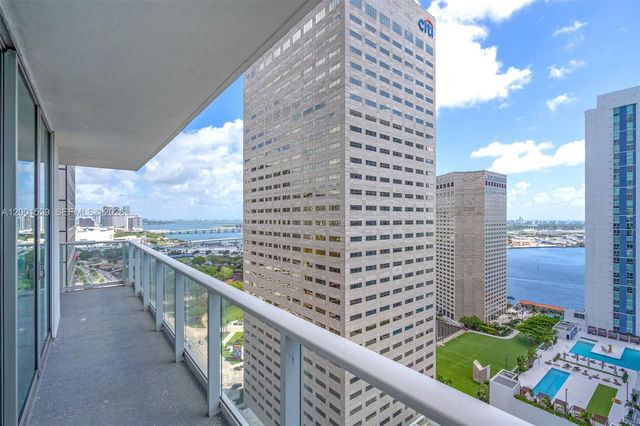 300 S Biscayne Blvd T-2416, Miami, FL 33131