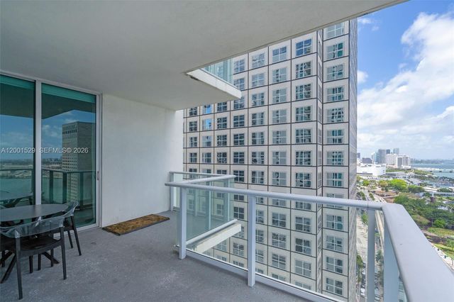 300 S Biscayne Blvd T-2416, Miami, FL 33131