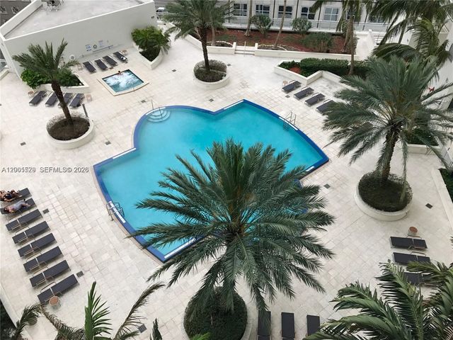300 S Biscayne Blvd T-2416, Miami, FL 33131