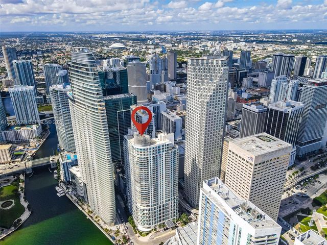 300 S Biscayne Blvd T-2416, Miami, FL 33131