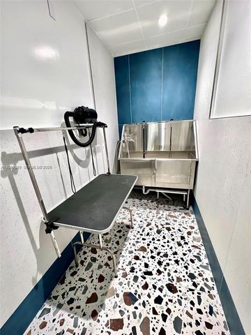 300 S Biscayne Blvd T-2416, Miami, FL 33131