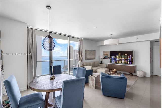 300 S Biscayne Blvd T-2416, Miami, FL 33131