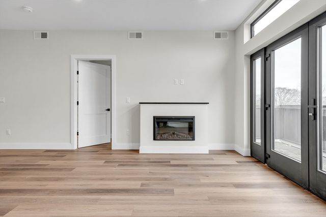 63 Belgrade Ave 404, Boston, MA 02131