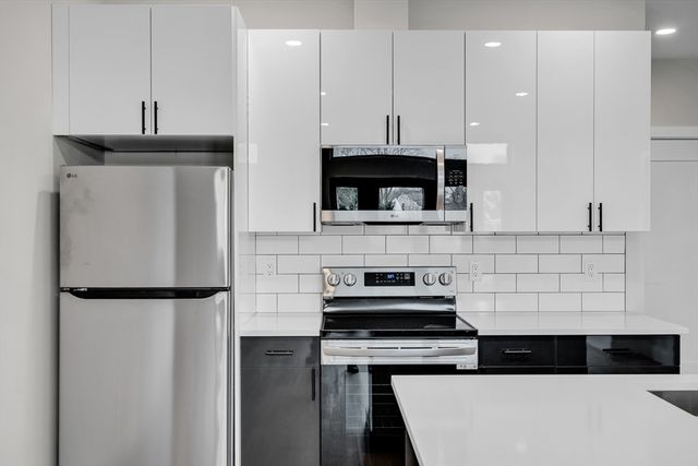 63 Belgrade Ave 404, Boston, MA 02131