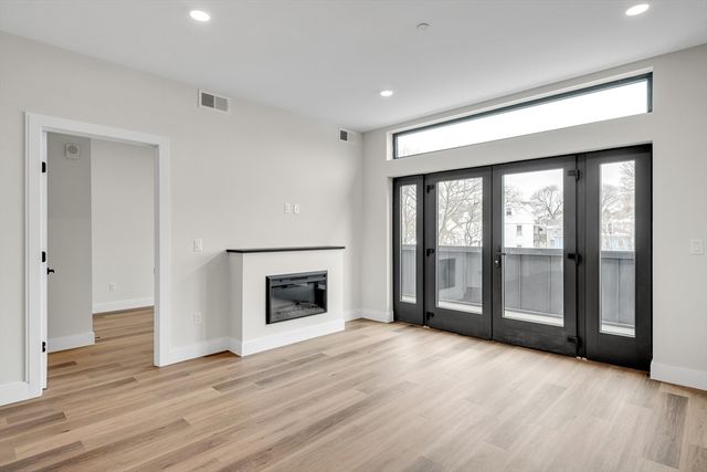 63 Belgrade Ave 404, Boston, MA 02131