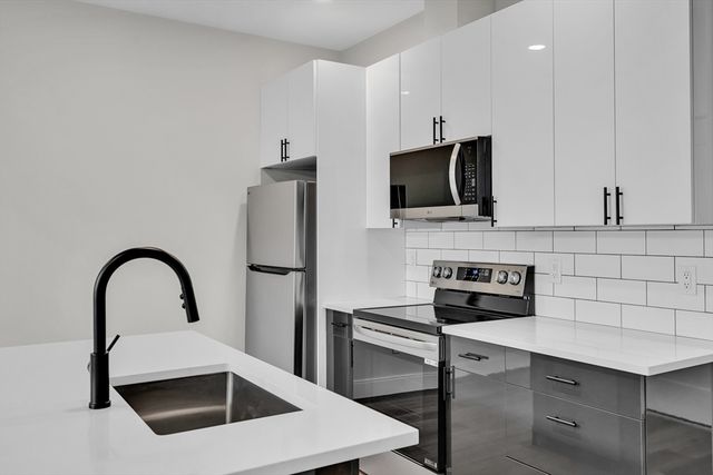 63 Belgrade Ave 404, Boston, MA 02131