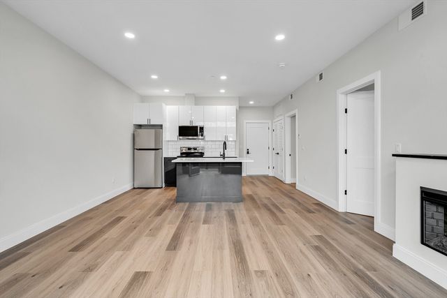 63 Belgrade Ave 404, Boston, MA 02131