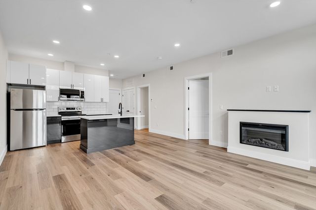 63 Belgrade Ave 404, Boston, MA 02131