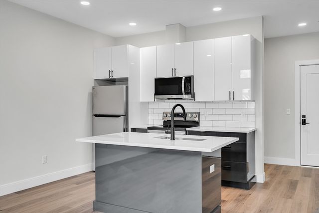 63 Belgrade Ave 404, Boston, MA 02131