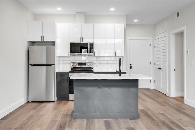 63 Belgrade Ave 404, Boston, MA 02131